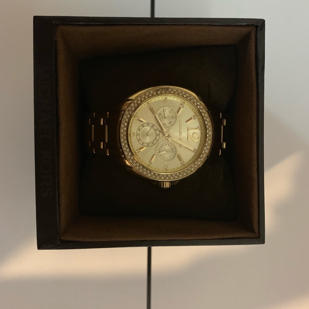 Michael Kors Gold Watch - Picture 5 of 6